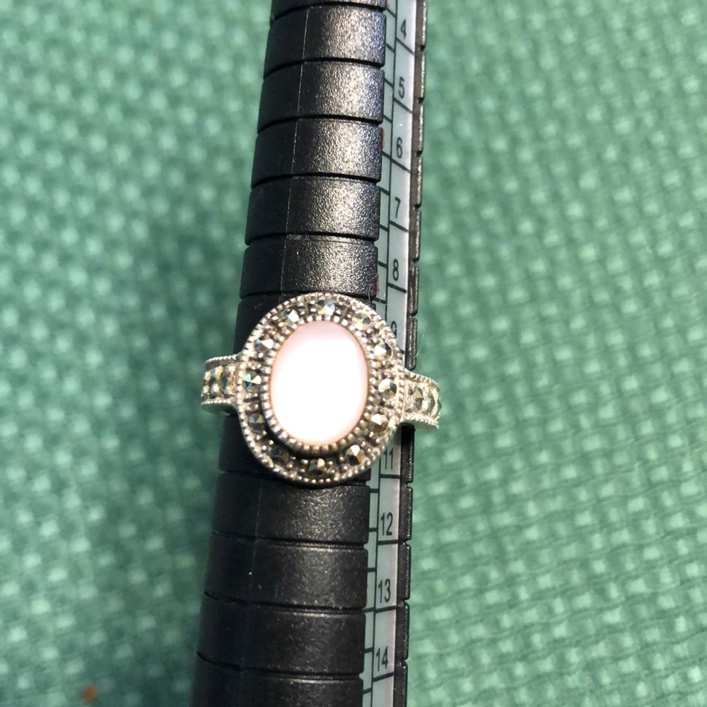 Rose quartz and marcasite ring